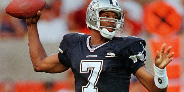 Dallas Cowboys quarterback Randall Cunningham passes Cowboys wide receiver Raghib Ismail for a 9-yard gain in the second quarter against the Arizona Cardinals on September 10, 2000, in Phoenix.  Cunningham, an injured substitute Troy Aikman, had 135 yards and two touchdowns in the first half.