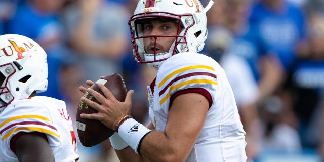Louisiana Monroe Warhawks quarterback Rhett Rodriguez (4) lines up a pass during the game against the Kentucky Wildcats at Kroger Field.