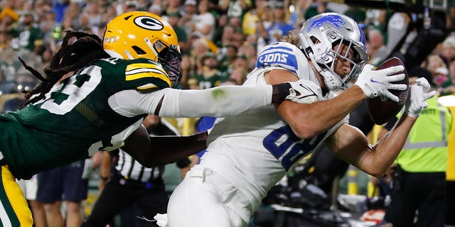 Detroit Lions 'TJ Hockenson gets a hit in front of the Green Bay Packers' De'Vondre Campbell during the first half of an NFL football game Monday, September 20, 2021, in Green Bay, Wis. 