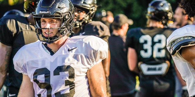 Thomas Smith is listed as a tight end with Vanderbilt.
