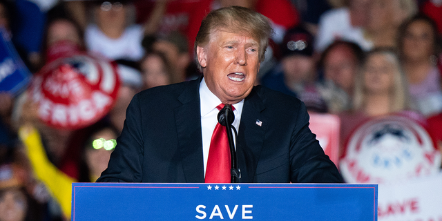 Voormalig president Donald Trump spreekt tijdens een bijeenkomst op 25 september 2021 in Perry, Georgia.  (Foto door Sean Rayford/Getty Images)