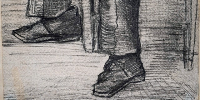 Studiedetails voor "versleten", een tekening van de Nederlandse meester Vincent Van Gogh, gedateerd november 1882, is voor het eerst te zien in het Van Gogh Museum in Amsterdam, Nederland, donderdag 16 september 2021.