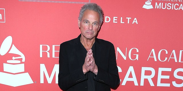 Lindsey Buckingham arrives at the 60th Annual GRAMMY Awards. 