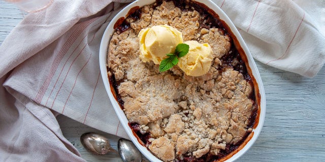 Strawberry rhubarb cobbler recipe