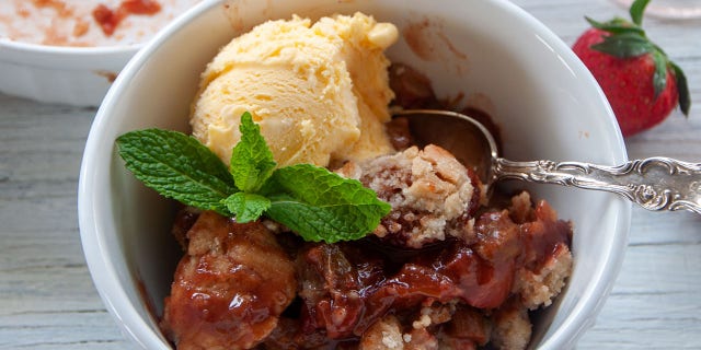 Strawberry rhubarb cobbler recipe
