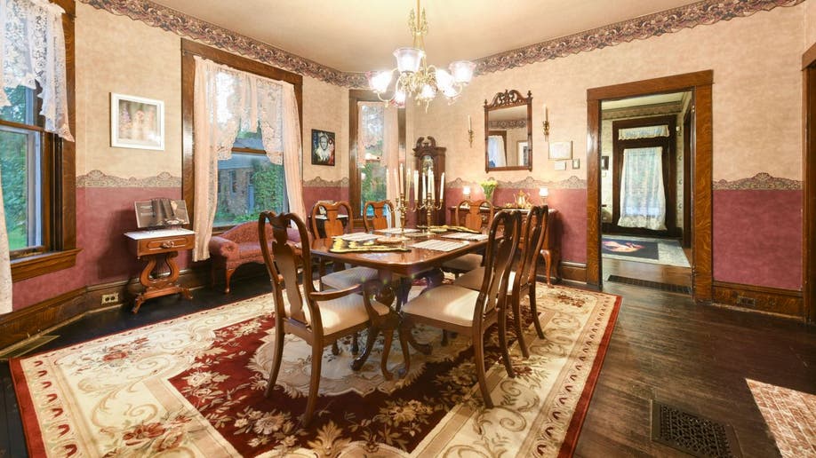 Buffalo Bill's House dining room
