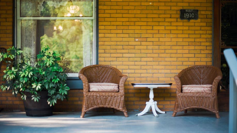 Buffalo Bill's House porch furniture