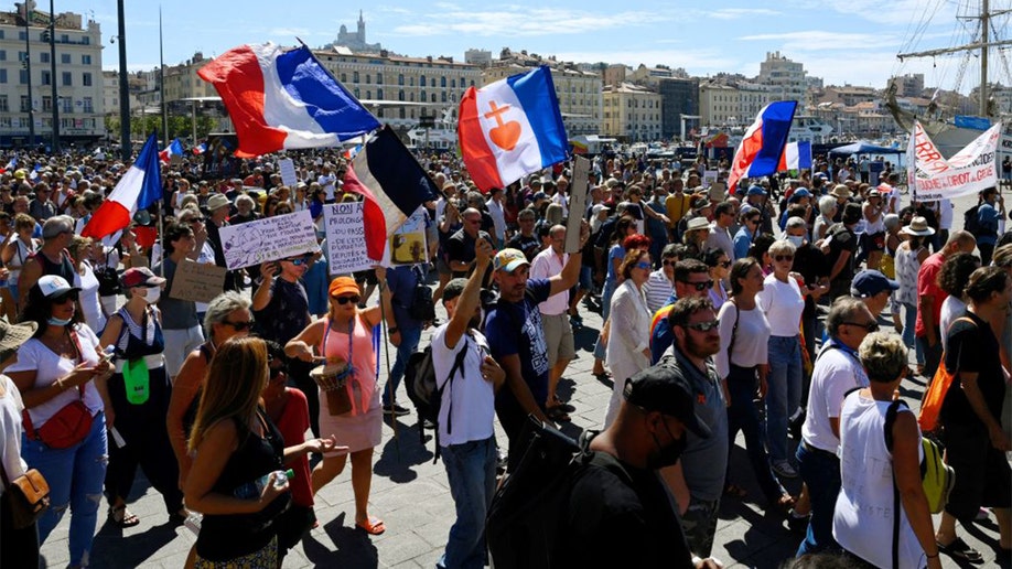 More than 140,000 French citizens protest against health pass for 8th straight weekend