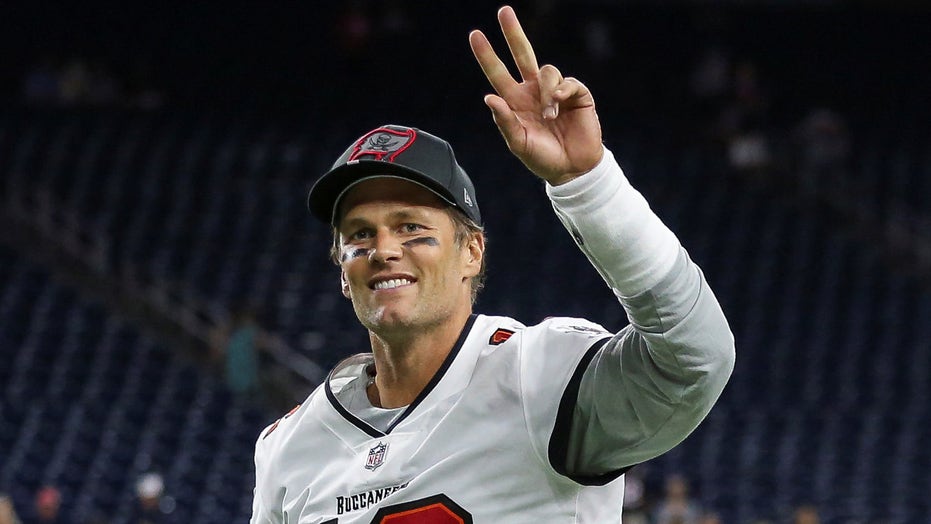 Bucs’ Tom Brady trolls father after comments on return to New England: ‘Put him in a home against his will’