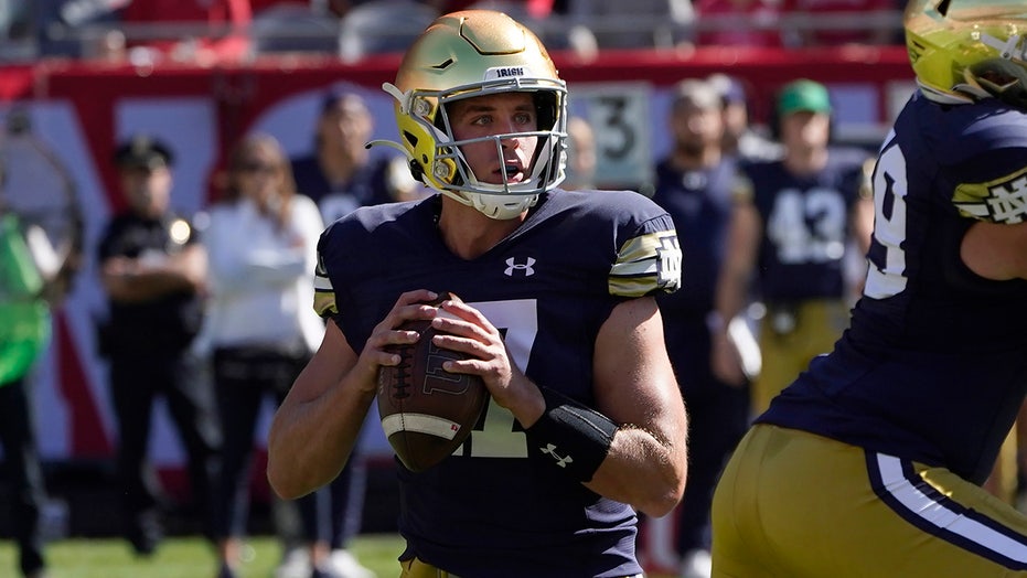 Ex-Notre Dame Quarterback Ecstatic Wisconsin Let Jack Coan Transfer ...