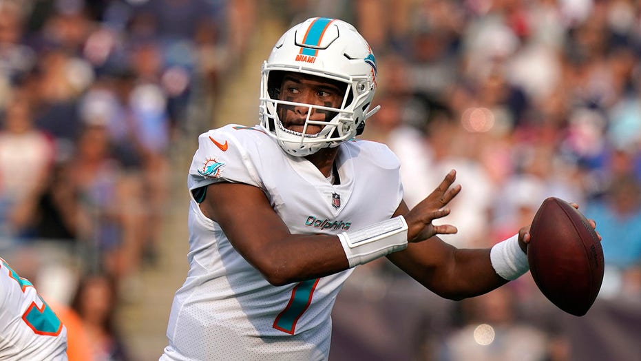 Tua’s TD pass, turnover by Howard lift Dolphins over Pats
