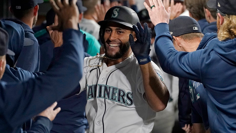 Toro slams old team, connects in 8th as M's beat Astros 4-0