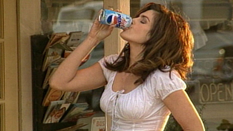 Cindy Crawford recreates 1992 Pepsi ad to raise money for cancer research