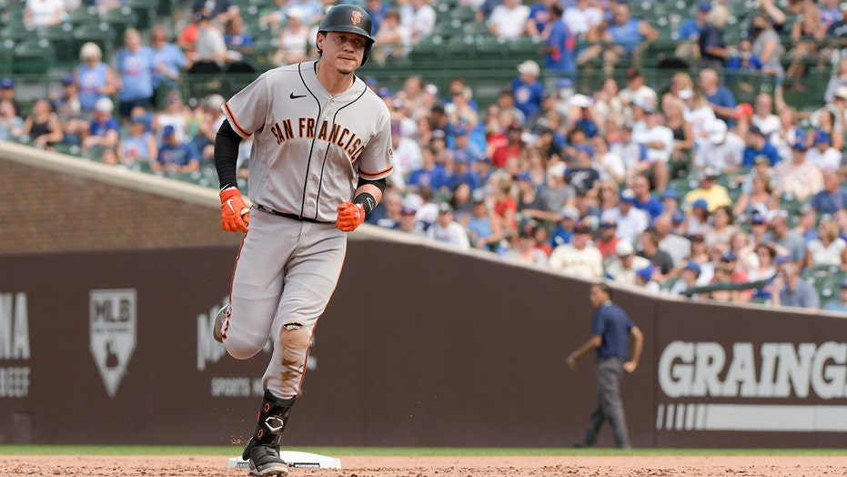 Flores homers, Giants beat Cubs 6-5 for 7th straight win