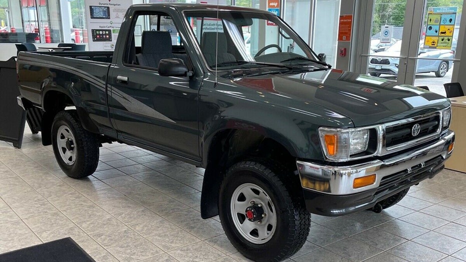 Barn find 1993 Toyota Pickup with 84 miles up for auction
