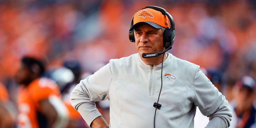 Broncos' Vic Fangio loses it on the sideline after Ravens run the