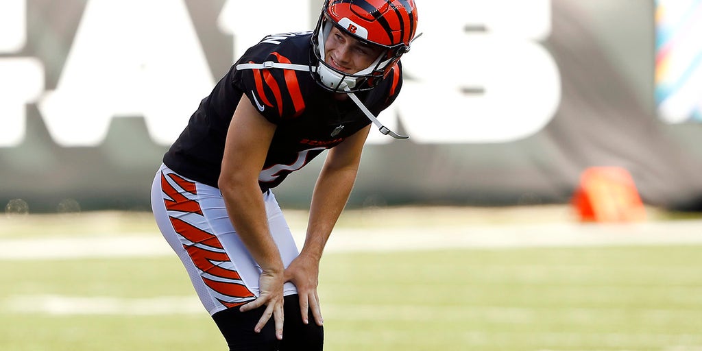 Evan McPherson Celebrates Win With His Mom : r/bengals