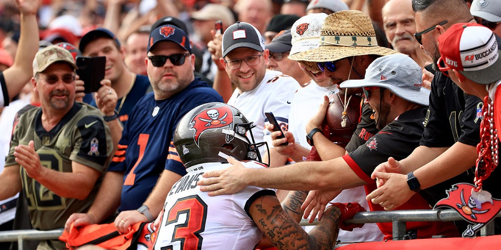 Tom Brady's No. 5 Shirt Almost Overshadows Mediocre Throw at Fenway