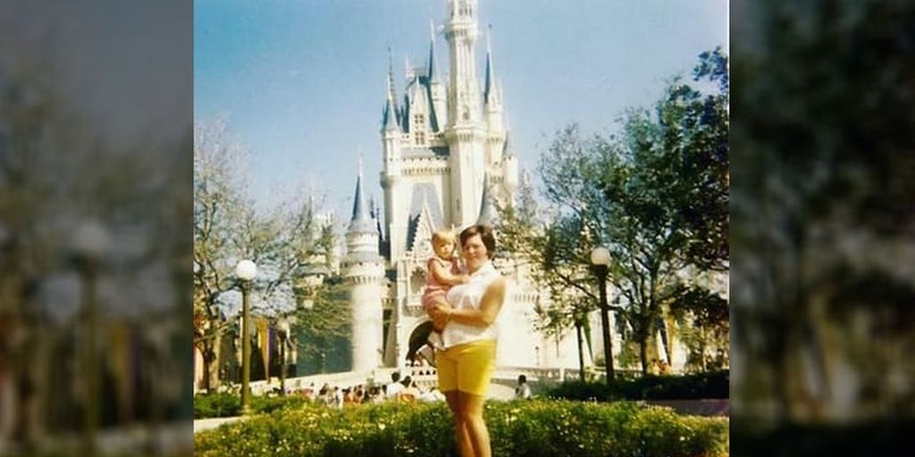Mother and son take photo in same spot as they did in 1971 on Disney's opening day - Vimarsana News