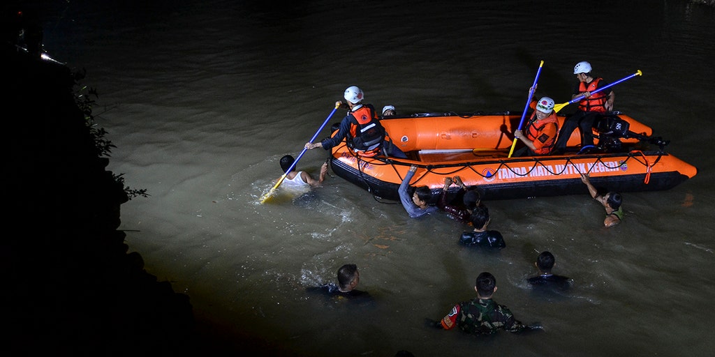 Indonesia river cleanup leads to 11 students drowning, 10 rescued - Vimarsana News