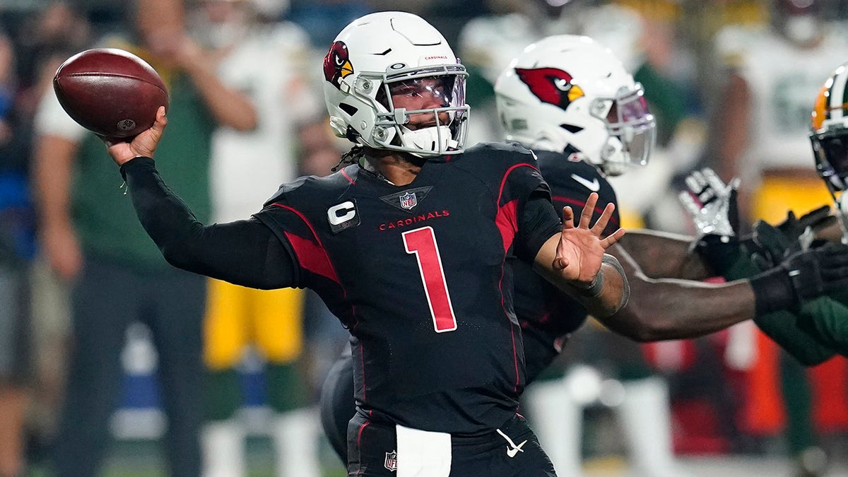 Arizona Cardinals quarterback Kyler Murray (1) throws against the Green Bay Packers during the second half of an NFL football game, Thursday, Oct. 28, 2021, in Glendale, Ariz.