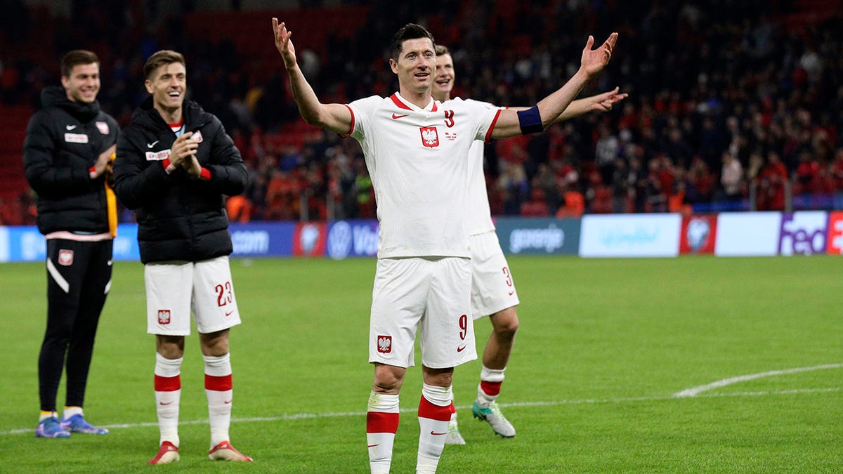 Robert Lewandowski celebrates