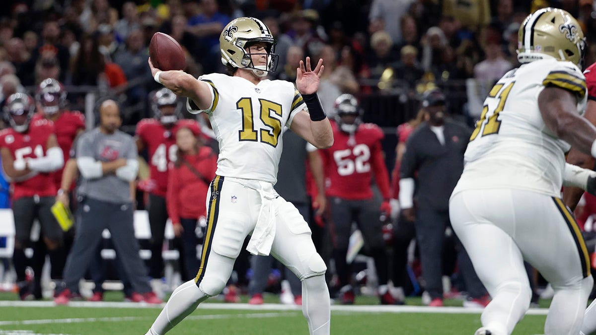 New Orleans Saints quarterback Trevor Siemian (15) passes in the first half of an NFL football game against the Tampa Bay Buccaneers in New Orleans, Sunday, Oct. 31, 2021. (AP Photo/Derick Hingle)