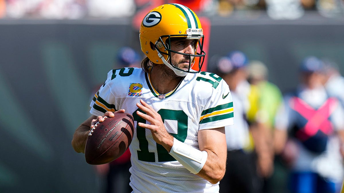 Aaron Rodgers rolling out