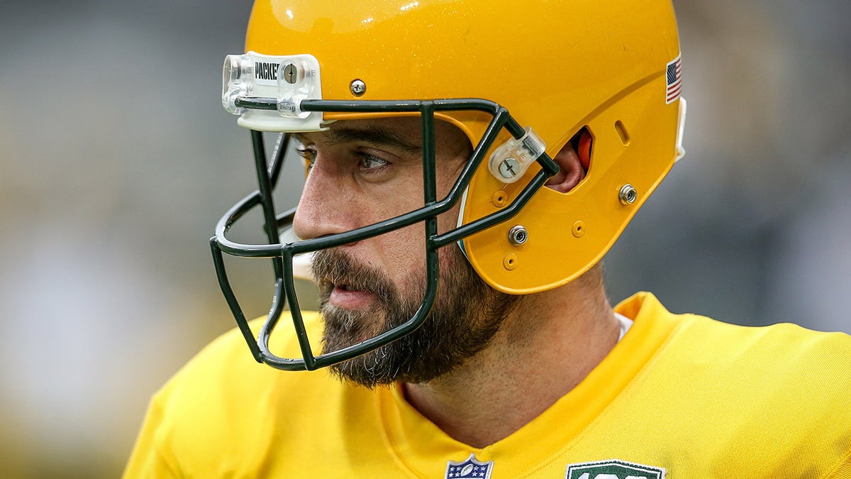 Aaron Rodgers #12 of the Green Bay Packers warms up before the game against the Buffalo Bills at Lambeau Field on September 30, 2018 in Green Bay, Wisconsin.