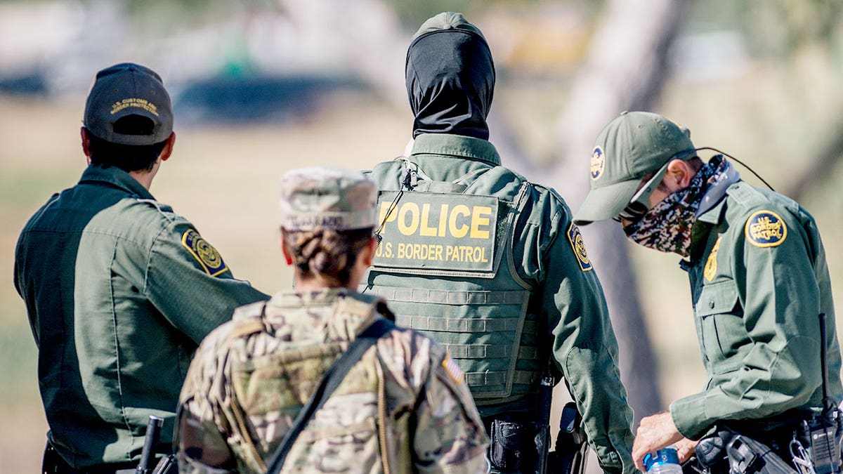 BORDER-PATROL-AGENTS-DEL-RIO-TEXA