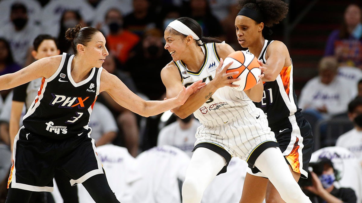 Candace Parker Honors Gianna Bryant with Jersey Tribute — and
