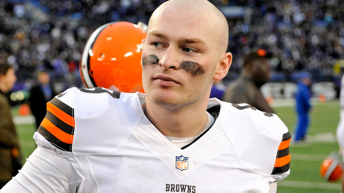 Quarterback Connor Shaw #9 of the Cleveland Browns walks off the field after a game against the Baltimore Ravens at M&amp;T Bank Stadium on Dec. 28, 2014, in Baltimore, Maryland. Baltimore won 20-10.