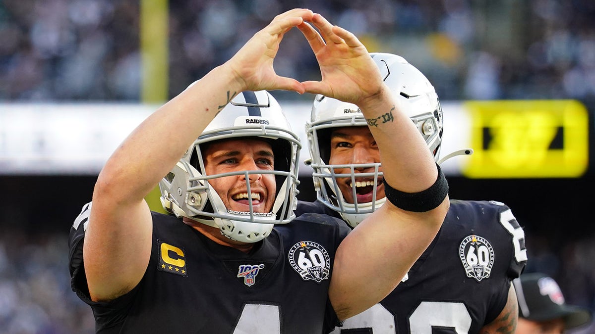 Derek Carr (4) of the Oakland Raiders
