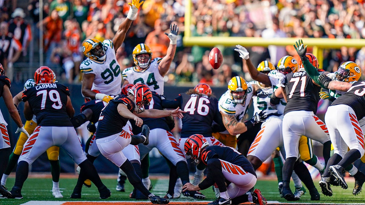 Cincinnati Bengals kicker Evan McPherson (2) misses a field goal against the Green Bay Packers in the second half of an NFL football game in Cincinnati, Sunday, Oct. 10, 2021.