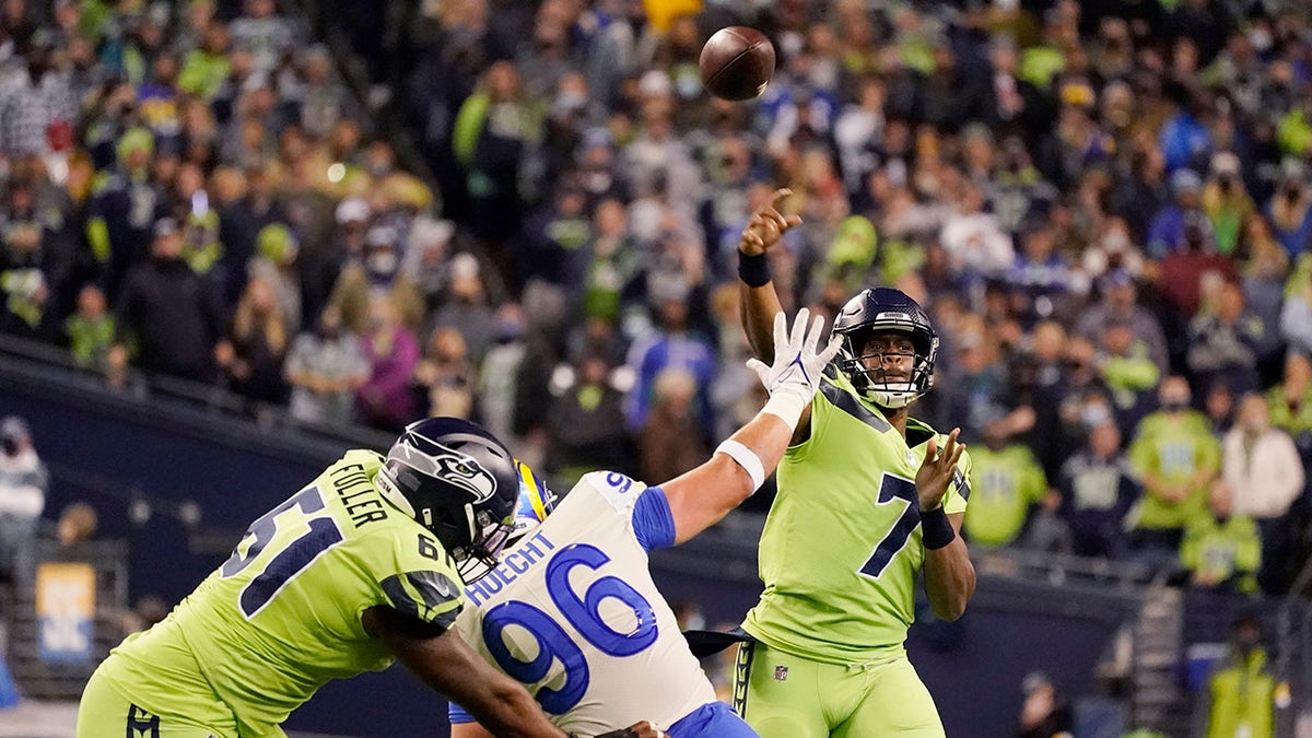 Seattle Seahawks backup quarterback Geno Smith (7) passes to wide receiver DK Metcalf for a touchdown against the Los Angeles Rams during the second half of an NFL football game, Thursday, Oct. 7, 2021, in Seattle.