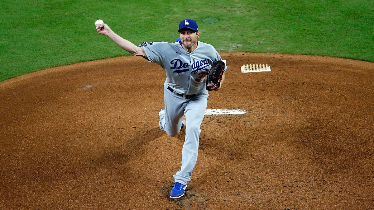 ATLANTA, GEORGIA - OCTOBER 17: Max Scherzer #31 of the Los Angeles Dodgers pitches against the Atlanta Braves in the first inning of Game Two of the National League Championship Series at Truist Park on October 17, 2021 in Atlanta, Georgia.