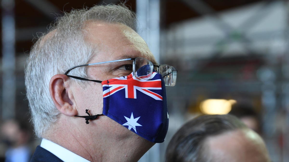 SYDNEY, AUSTRALIA - OCTOBER 22: Prime Minister of Australia, Scott Morrison speaks to Qantas employees at the Qantas Jetbase on October 22, 2021 in Sydney, Australia. (Photo by James D. Morgan/Getty Images)