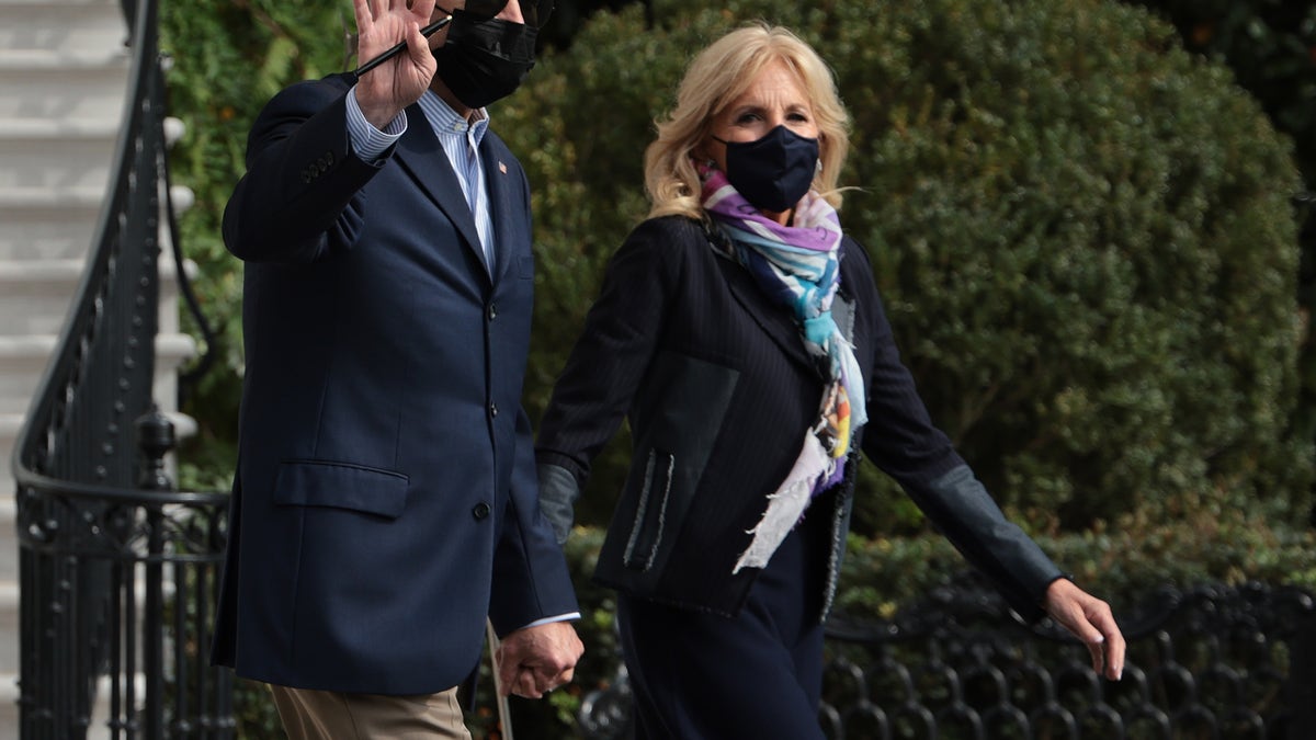 WASHINGTON, DC - OCTOBER 28: U.S. President Joe Biden and first lady Dr. Jill Biden depart the White House on October 28, 2021 in Washington, DC. Biden is traveling to Italy to meet with Pope Francis and attend the G-20 Leaders' Summit and then to Scotland for the 26th Conference of the Parties to the U.N. Framework Convention on Climate Change (COP26). (Photo by Chip Somodevilla/Getty Images)