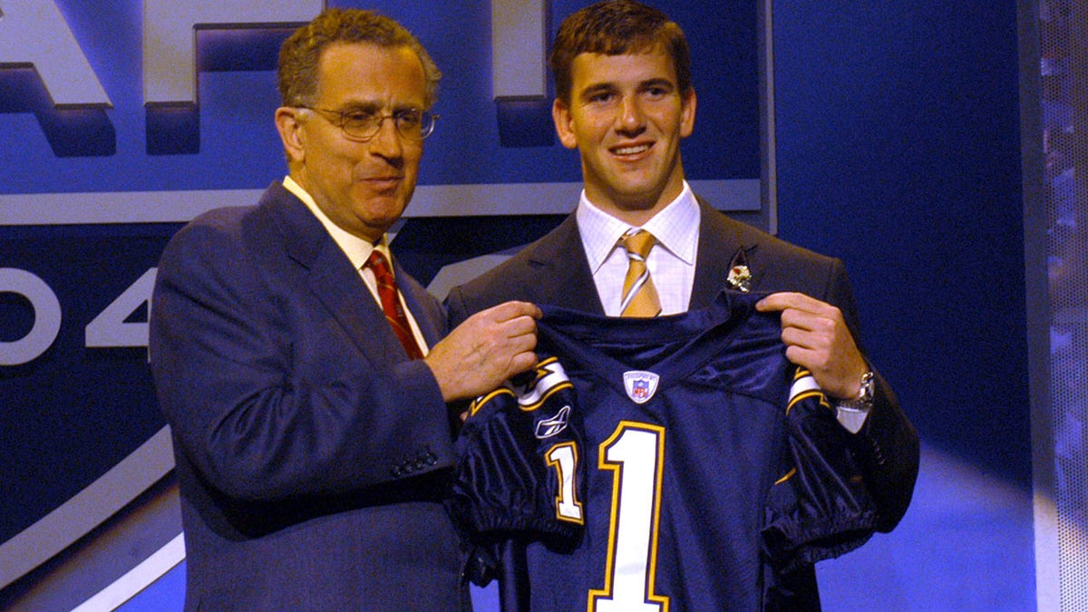 Eli Manning finally reveals why he refused to play for Chargers after they  took him with the top pick in 2004 