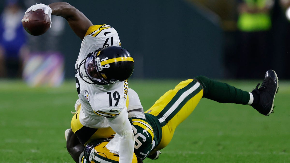 Green Bay Packers' De'Vondre Campbell stops Pittsburgh Steelers' JuJu Smith-Schuster from getting a first down during the second half of an NFL football game Sunday, Oct. 3, 2021, in Green Bay, Wis.