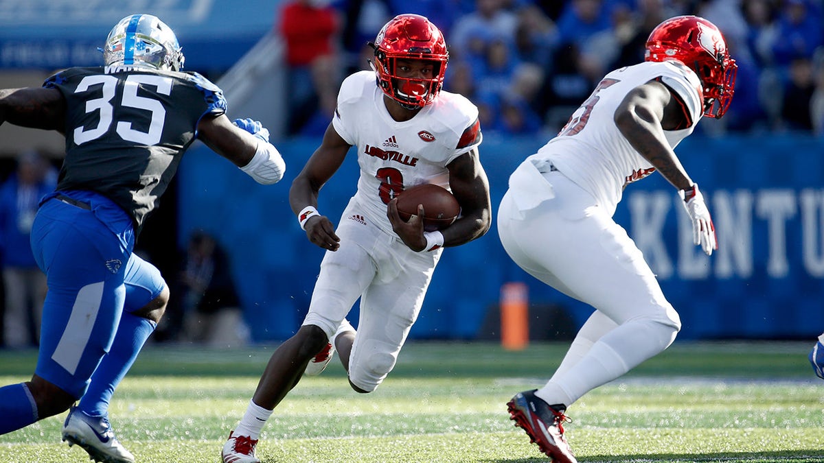 Lamar Jackson (8) of the Louisville Cardinals runs with the ball against the Kentucky Wildcats during a game at Commonwealth Stadium on November 25, 2017 in Lexington, Kentucky. 