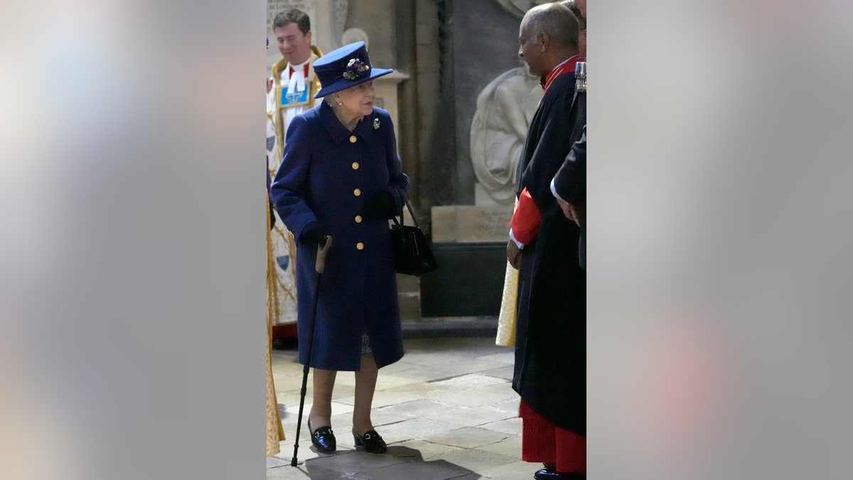 The Queen used a walking cane during the appearance.