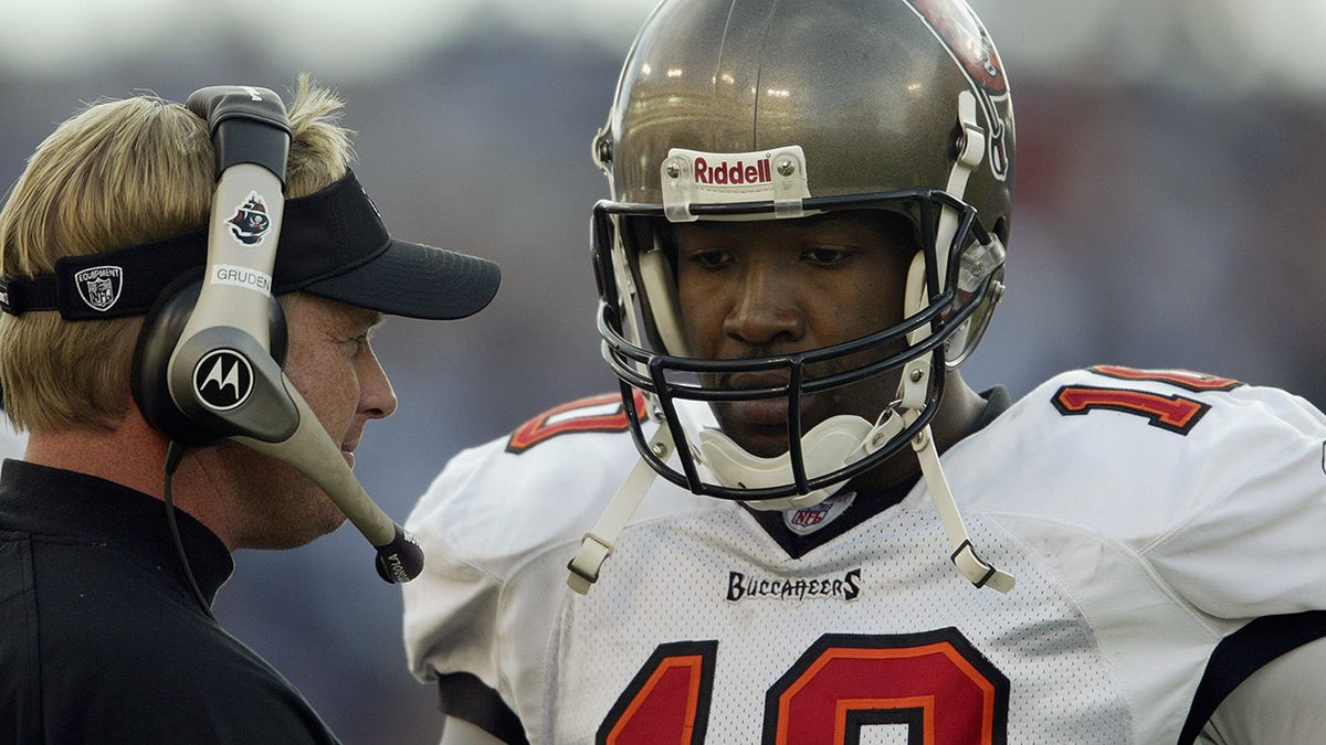 Quarterback Shaun King (10) of the Tampa Bay Buccaneers talks to head coach Jon Gruden during the game against the Tennessee Titans on Dec. 28, 2003, at The Coliseum in Nashville, Tennessee. 