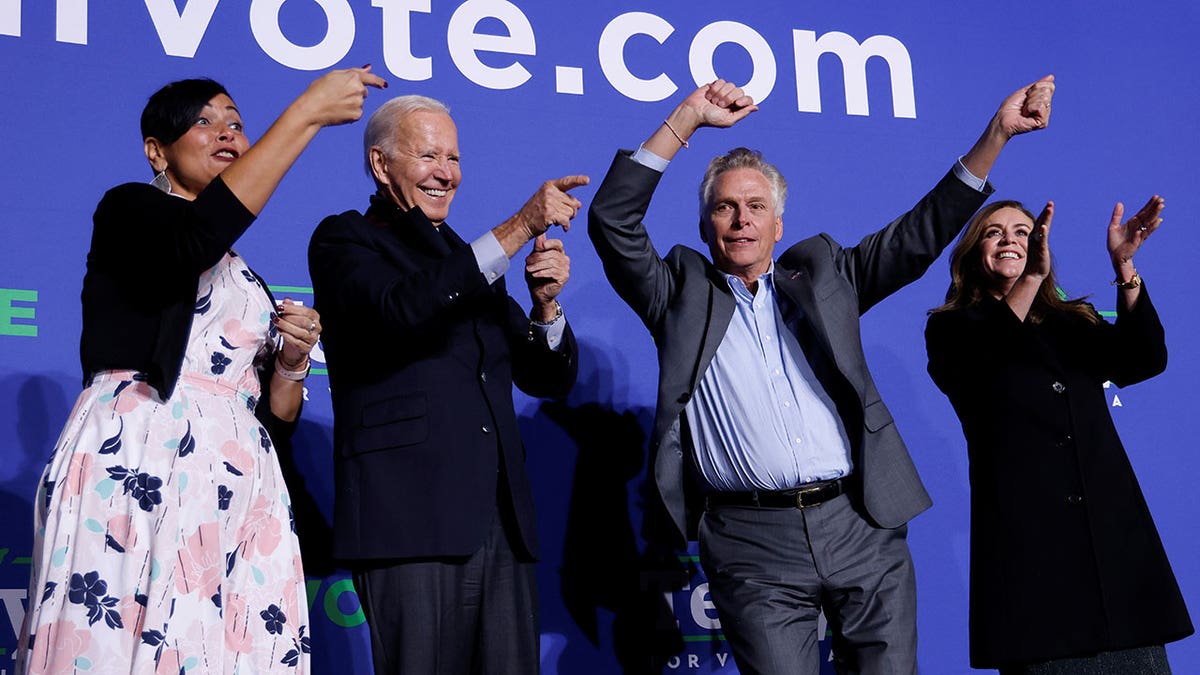 TERRY-MCAULIFFE-DANCING---CAMPAIGN-EVENT---VIRGINIA