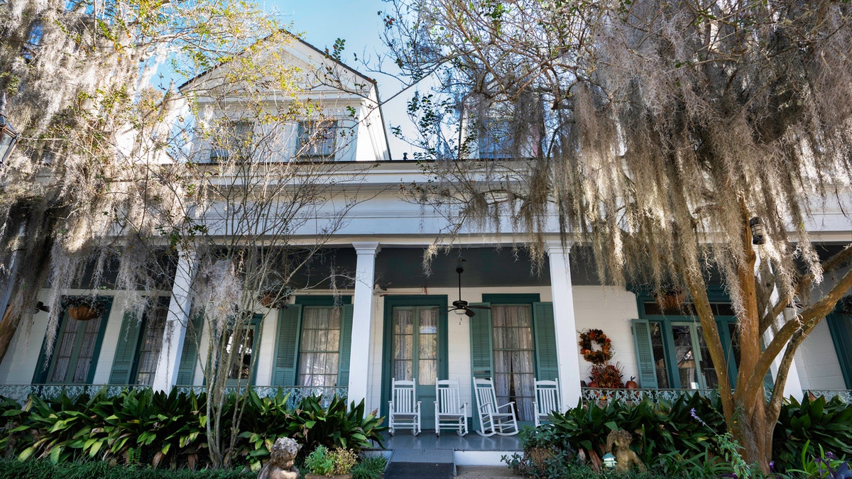 A week night stay starts at $165 per night for The Myrtles Plantation’s Garden Rooms and smaller rooms, while a weekend night stay starts at $185 per night. (iStock)