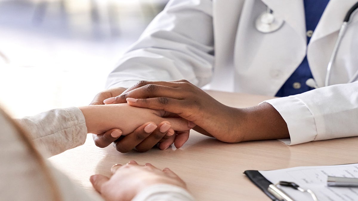 Short one-on-one discussions about alcohol consumption in a doctor’s office may reduce patients' drinking levels, according to a new study.