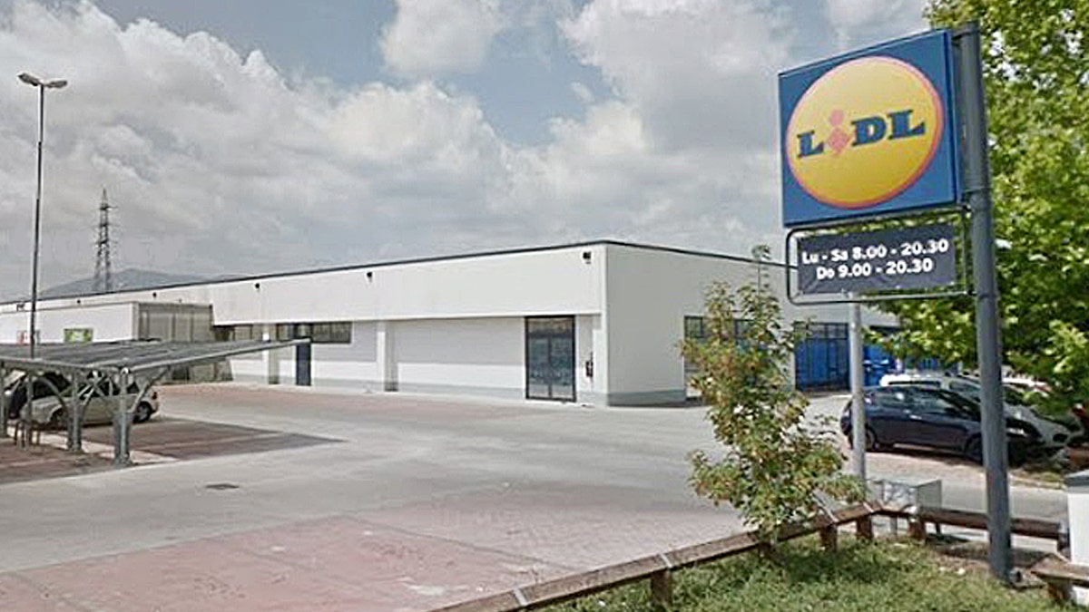 Lidl, a chain of grocery stores headquartered in Germany.