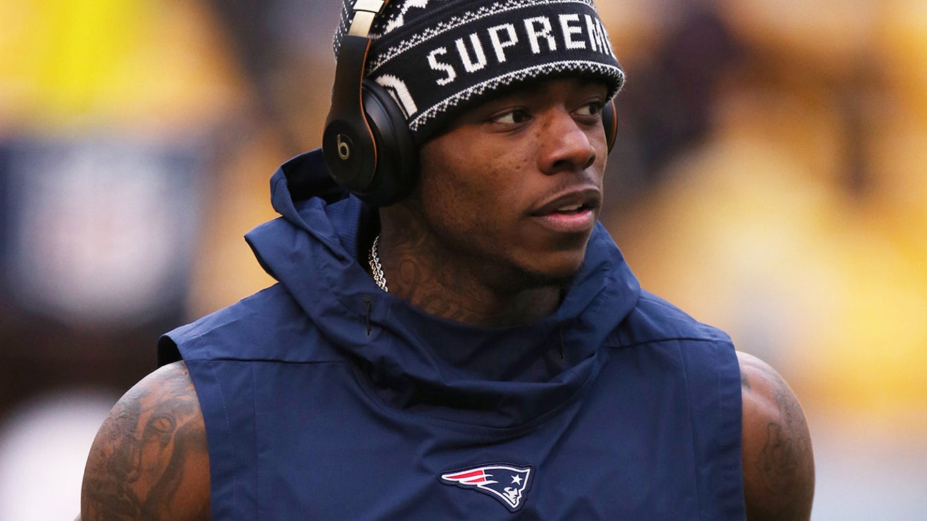 El ex WR de los Patriots, Josh Gordon, dice que Tom Brady hizo que él y otros compañeros vivieran con él durante la temporada baja.