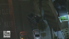 Off-duty LA cop shot, suspect in custody