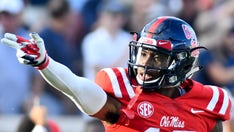 Ole Miss' Braylon Sanders makes spinning, one-handed catch vs. Alabama